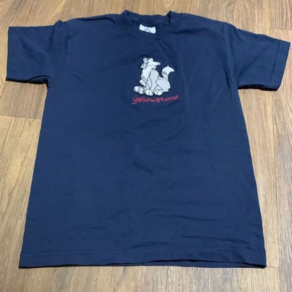 Y2k Yellowstone embroidered‎ wolf t shirt. Navy blue wolf patch fuzzy wolf
